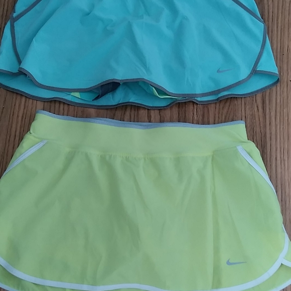 Nike shorts only the blue one left - Picture 2 of 10